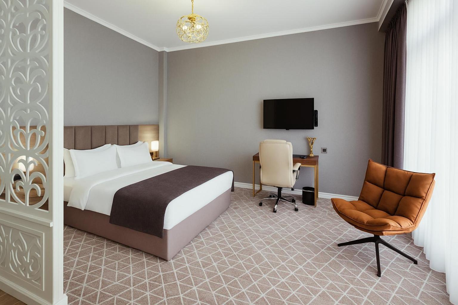 Tauke Khan Plaza 4*